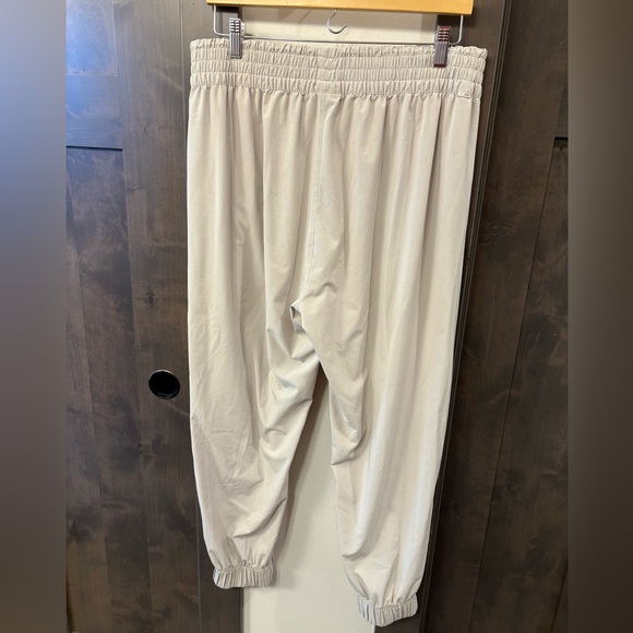 Vuori beige lightweight Joggers - Picture 2 of 3